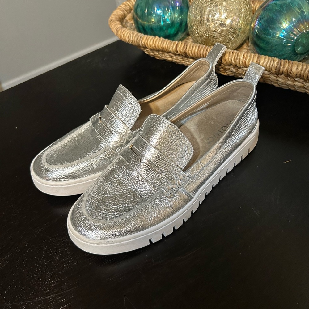 Vionic Uptown Penny Loafer Silver Metallic Leather Comfort Shoes Size 8 - Picture 4 of 10